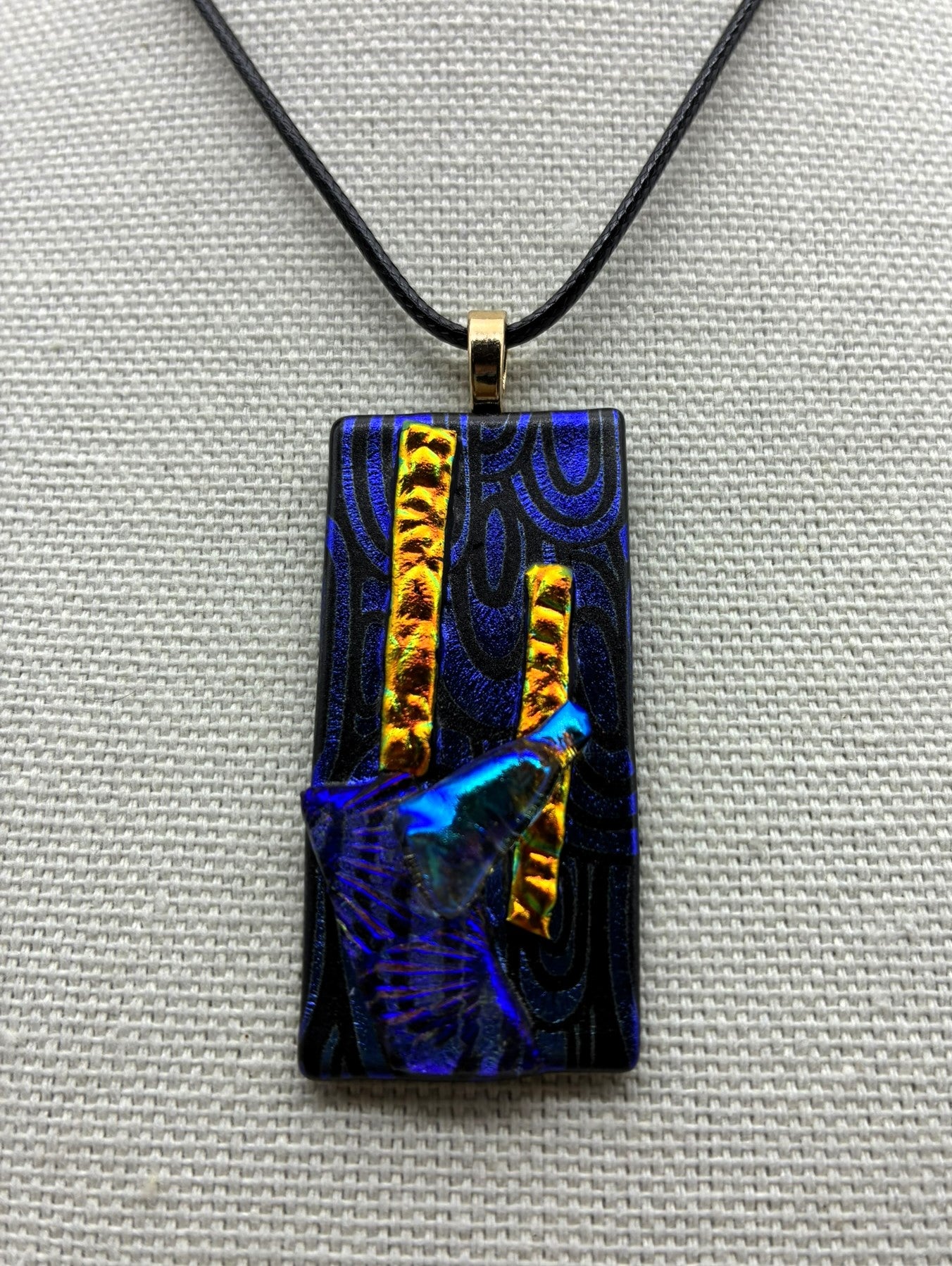 Jewelry - Small long rectangle of black glass featuring a Magic pot with two Gold Wands