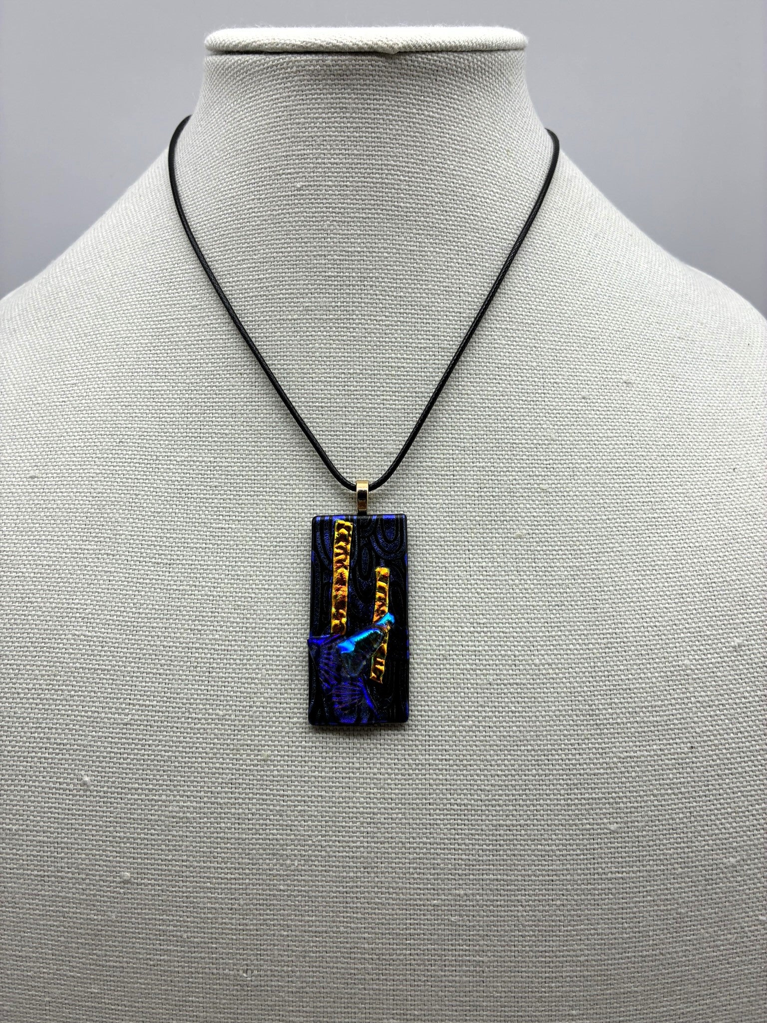 Jewelry - Small long rectangle of black glass featuring a Magic pot with two Gold Wands