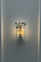 Load image into Gallery viewer, White Daisy with Multiple Flowers Night Light
